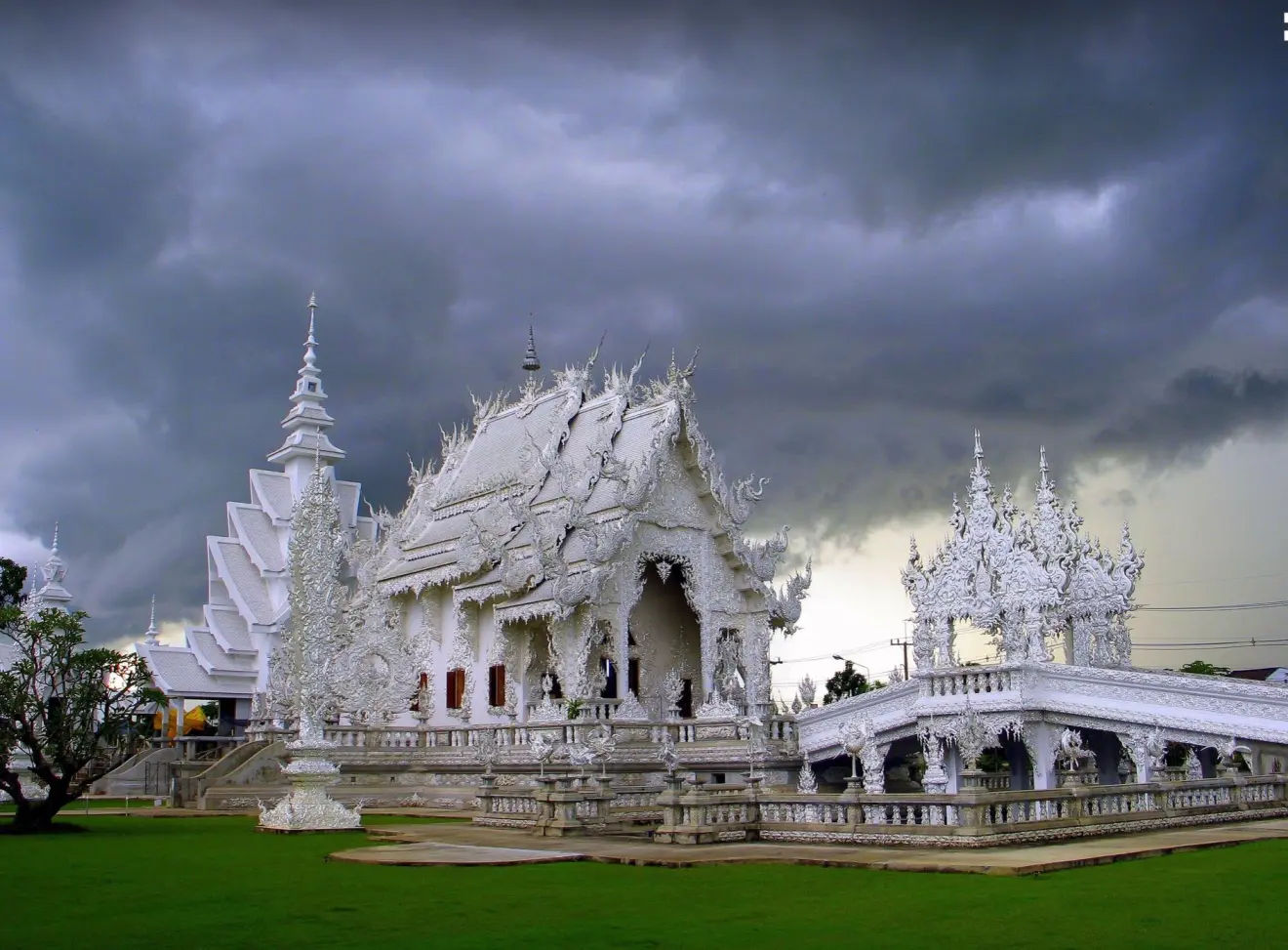 Wat Rong Khun - The White Temple