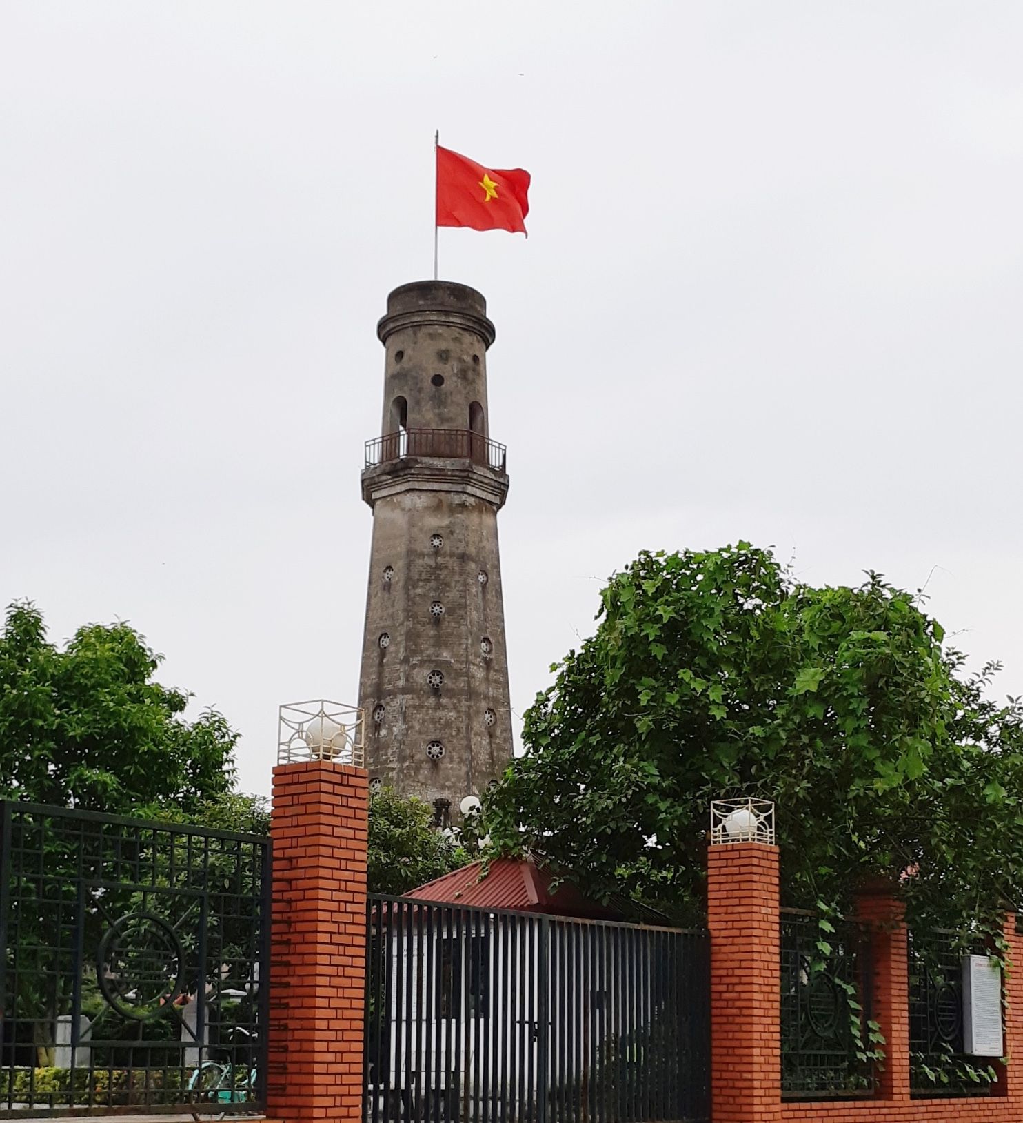 Cột cờ Nam Định (Flag Tower of Nam Dinh) - A flag tower in the northern province of Nam Dinh was completed by the Nguyen dynasty back in 1843. Despite being destroyed in during previous conflicts, the site was restored in 1997. 