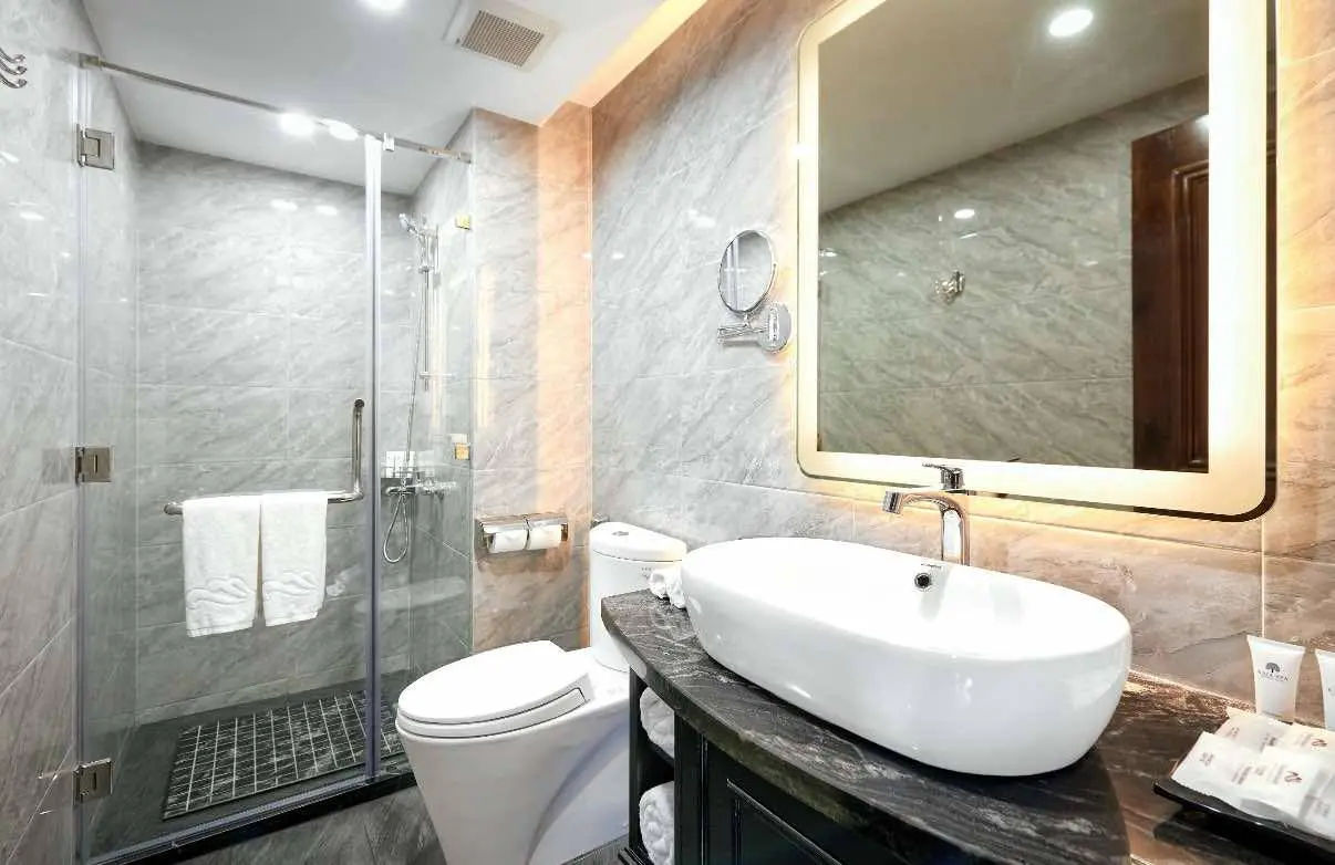 ensuit bathroom
