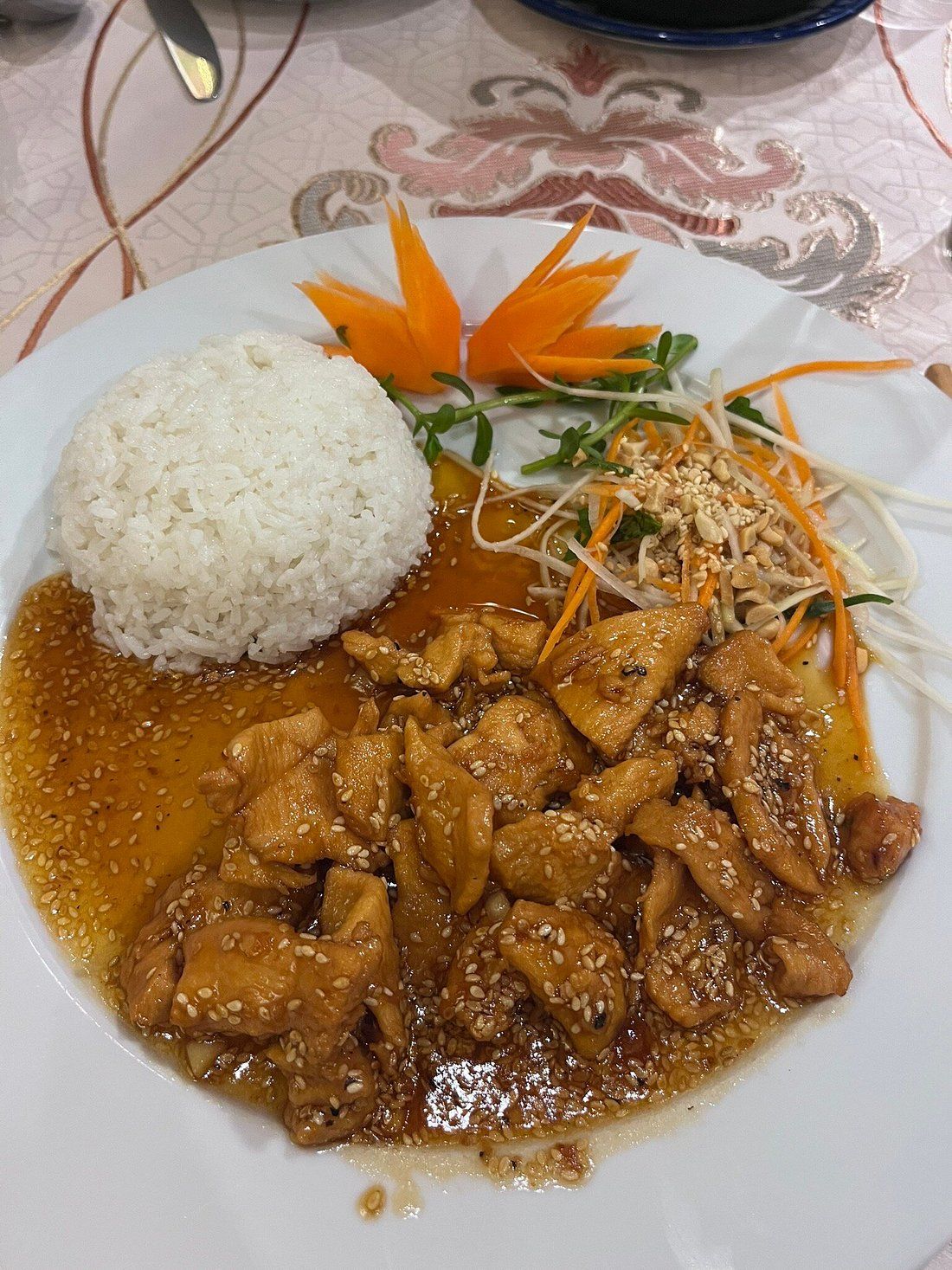 golden rice restaurant in hue