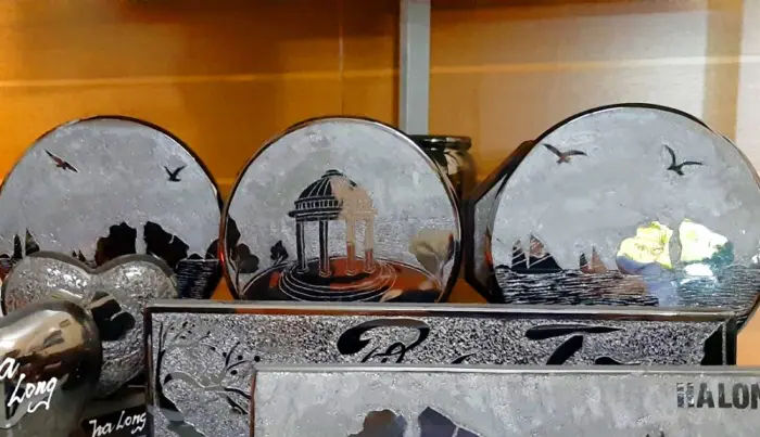 halong coal statues