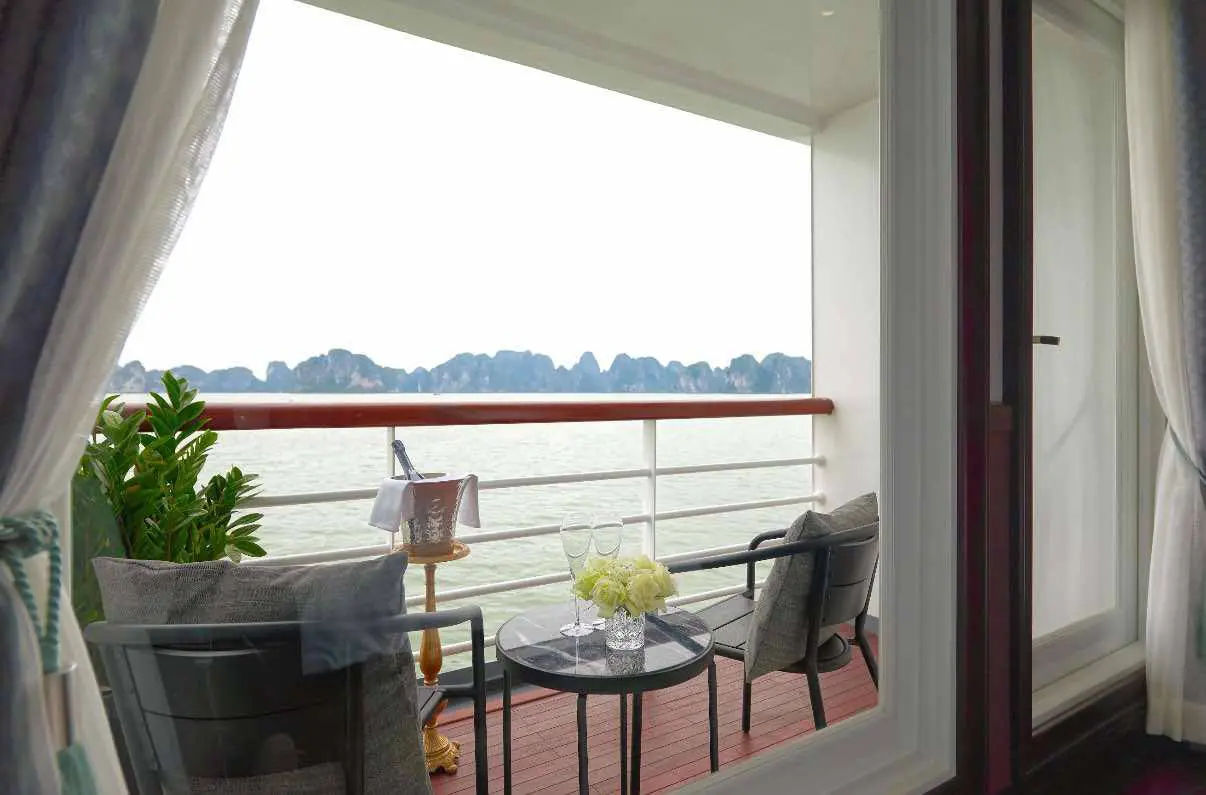 halong cruise balcony