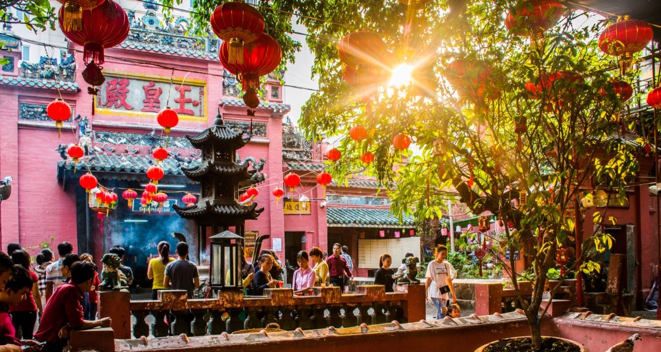 the importance of religion, temple and pagodas in vietnamese culture and society