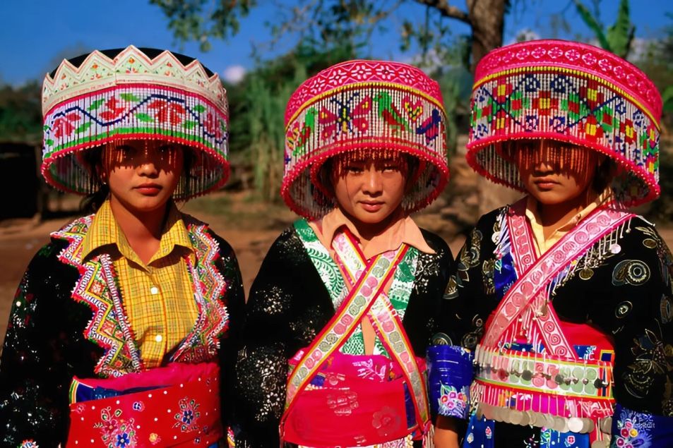 laos traditions - hmong girls of laos