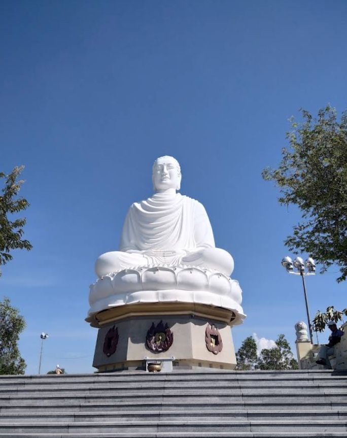 Long Son Pagoda (Chua Long Son)