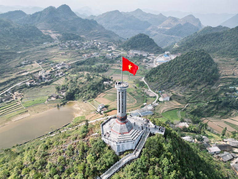 lung cu flag tower