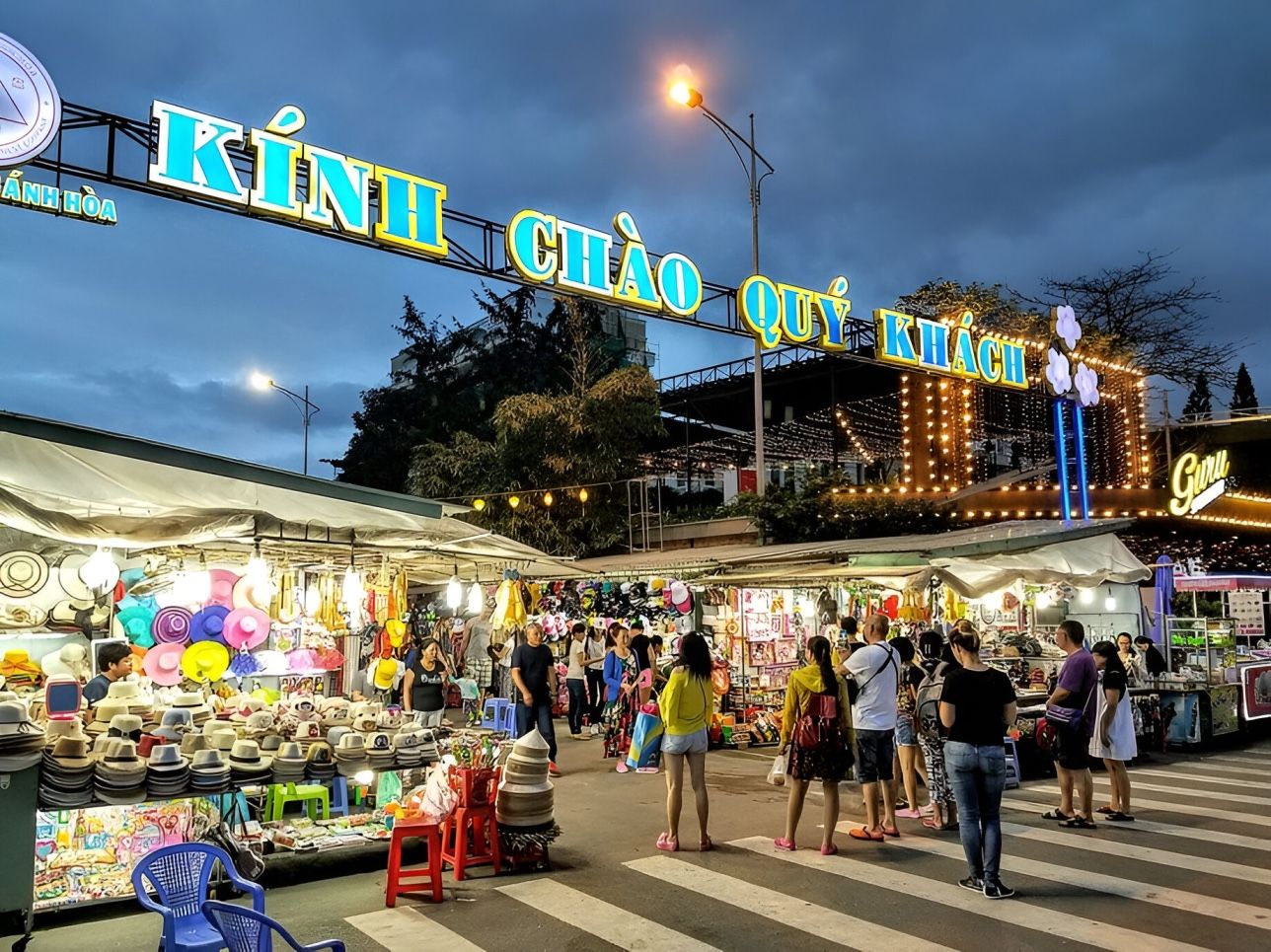 night market in nha trang