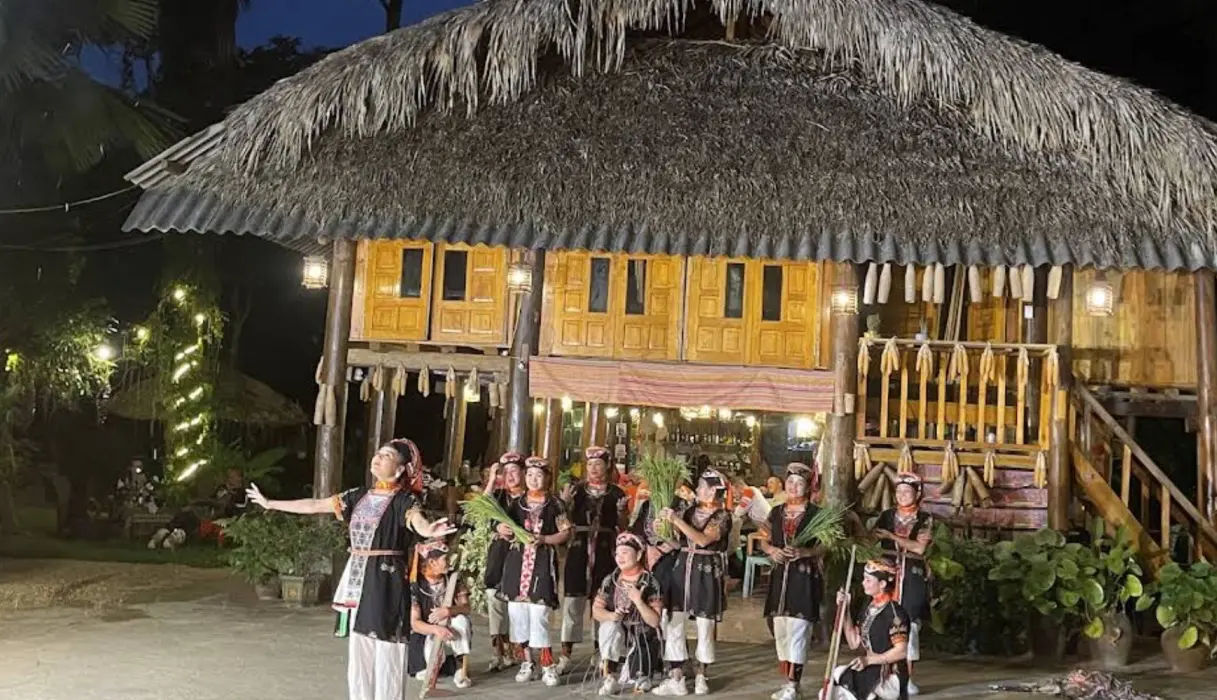 When motorbiking in northern Vietnam, you can stay in villages by choosing homestays, which offer an authentic experience with local families, or basic guesthouses (nha nghi) in towns.