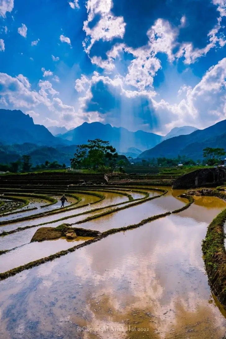 Plan your ride to Tu Le Valley with our complete motorbike guide. Get tips on seasons, routes, safety, and local culture in Yen Bai's terraced rice fields.
