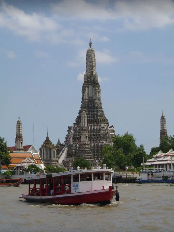 See the Riverside Beauty of Wat Arun (Temple of Dawn)