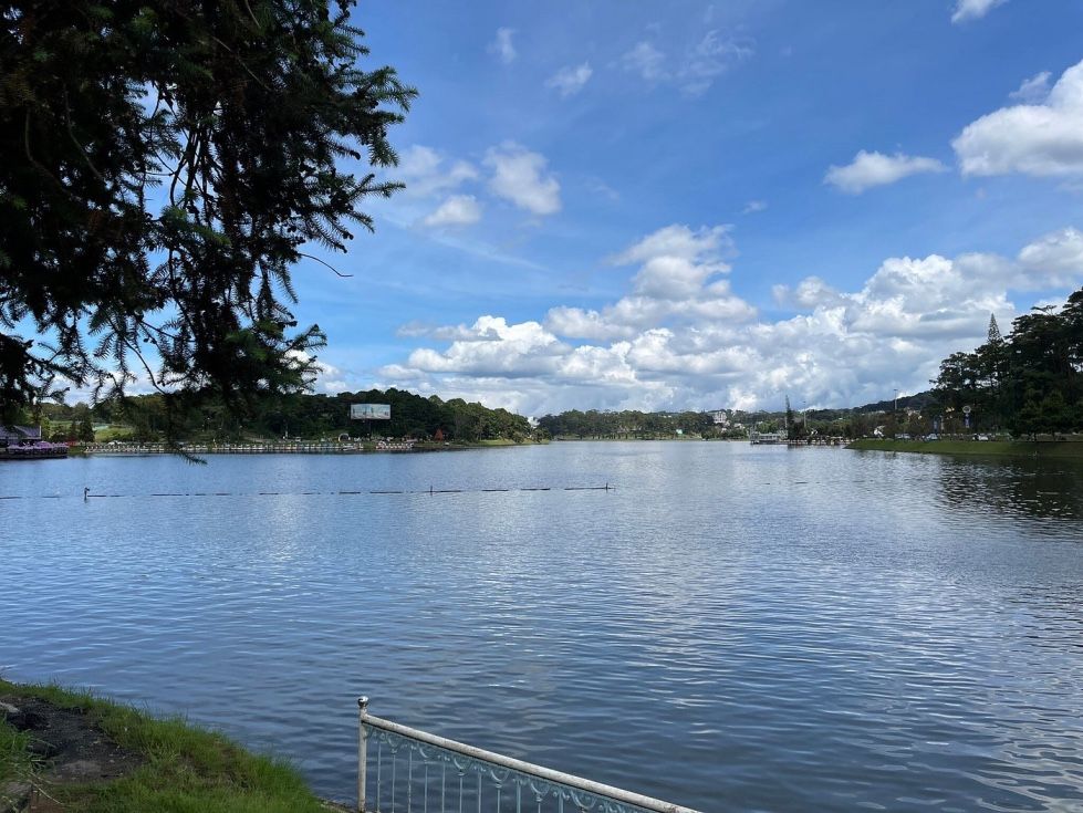 Xuon Huong lake dominates the centre of Dalat, and is a picturesque focal point for the city.