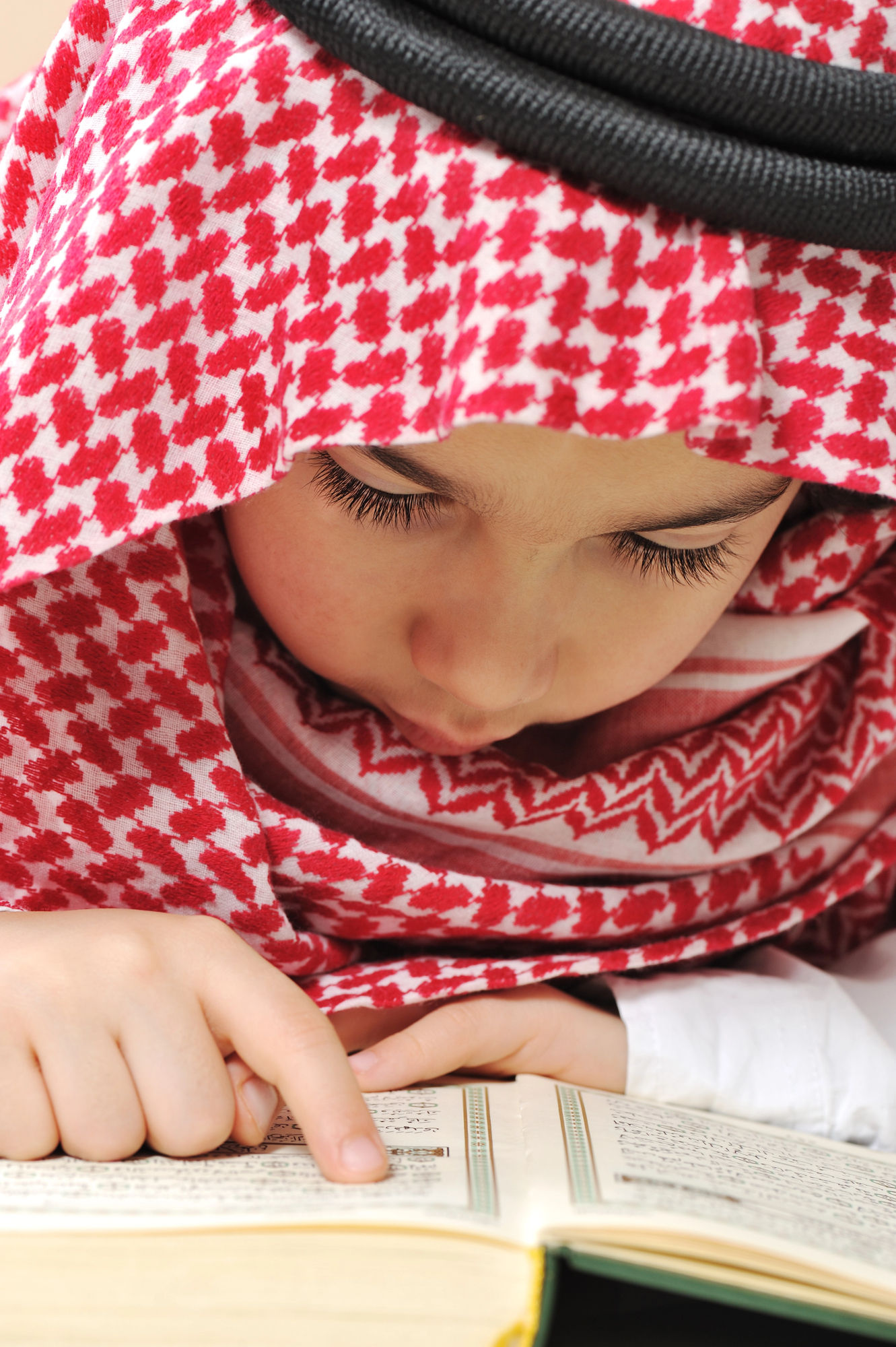 Child reading Qur'an at Tanzeel