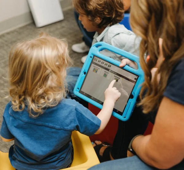 Kid using ipad