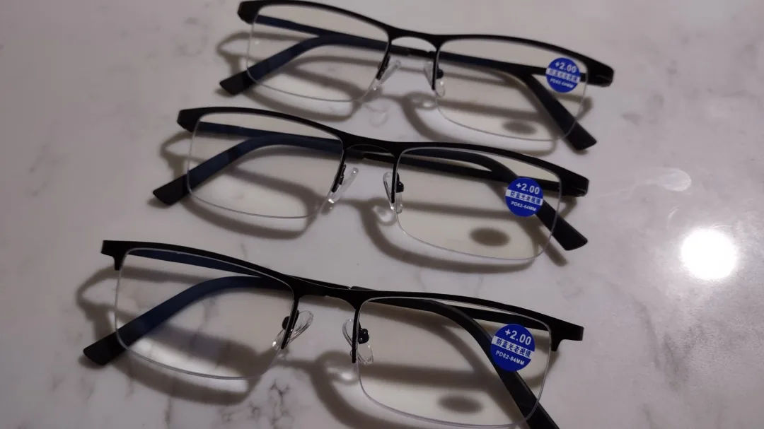 Carmen Lucía Herrera con las gafas