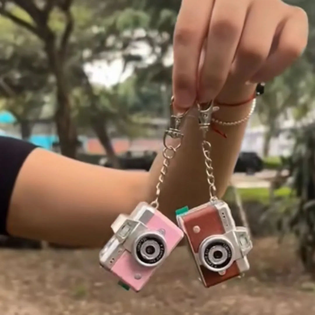 Foto real de clienta con la Mini Cámara