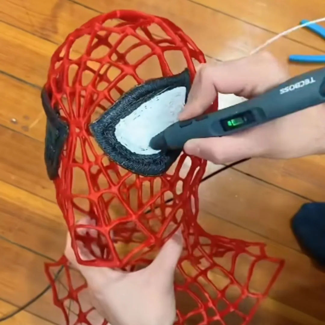 Foto real de cliente con el lápiz 3D