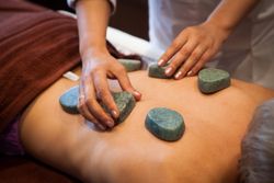 Лечение в Санатории Алеся - стоунтерапия, массаж горячими камнями Лечение в Санатории Алеся - стоунтерапия, массаж горячими камнями