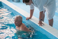 Лечение в Санатории Алеся - установка для подводного массажа Лечение в Санатории Алеся - установка для подводного массажа