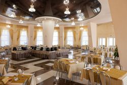 Питание в Санатории Буг - круглый зал столовой