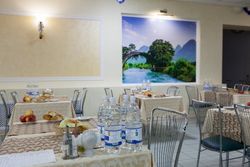 Питание в Санатории Буг - янтарный зал столовой