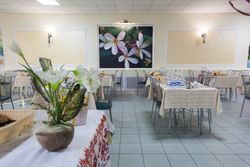 Питание в Санатории Буг - янтарный зал столовой