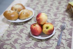 Питание в Санатории Буг - янтарный зал столовой