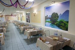 Питание в Санатории Буг - янтарный зал столовой