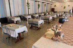 Питание в Санатории Буг - белый зал столовой