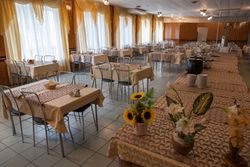 Питание в Санатории Буг - белый зал столовой