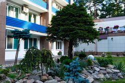 Территория Санатория Буг летом - под окнами жилых номеров Территория Санатория Буг летом - под окнами жилых номеров