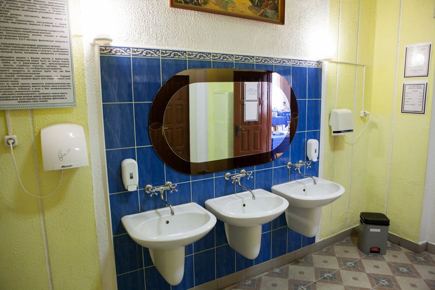 Питание в Санатории Берестье - умывальники на входе в столовую