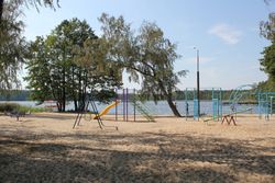 Отдых в Санатории Берестье - горки, качели на пляже