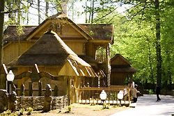 Экскурсия в Беловежскую Пущу (Каменецкая Вежа, музей природы, вольеры, поместье Деда Мороза)