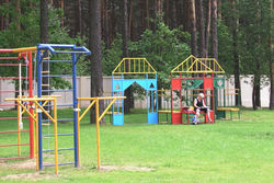 Отдых в Санатории Энергетик - детская площадка на территории санатория