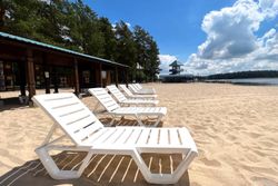 Территория Санатория Ружанский летом - пляжная зона отдыха