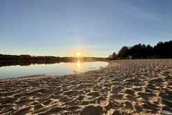 Территория Санатория Ружанский летом - закат на пляже
