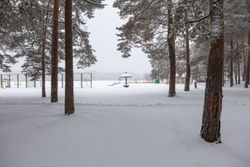 Территория Санатория Ружанский зимой - вид на пляжную зону