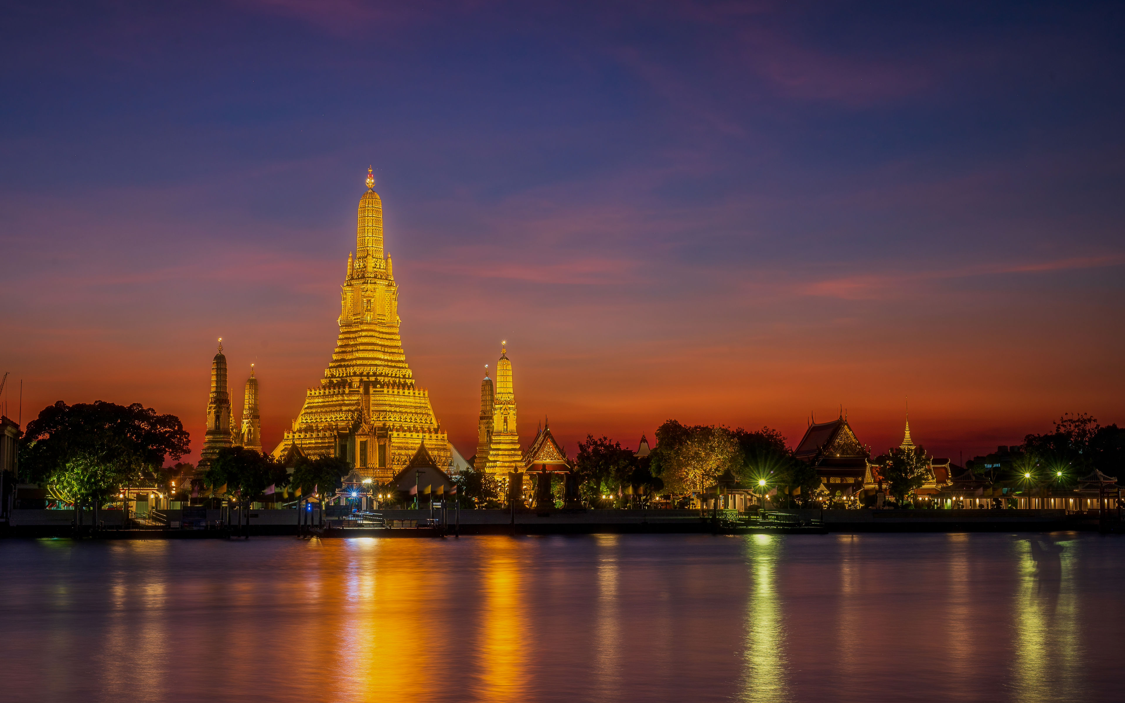 Luxury Bangkok Skyline and Riverside Views