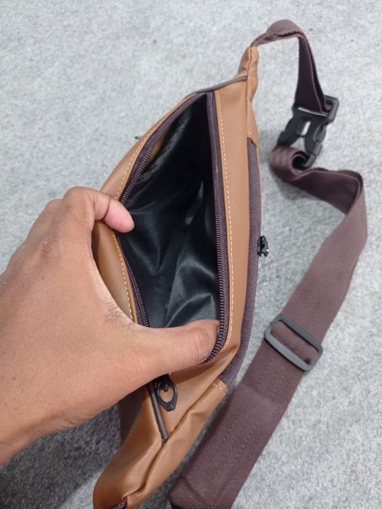 Produk Tas Pinggang Pria Coklat Muda Waist Bag Kulit Sintetis Premium - Light Brown