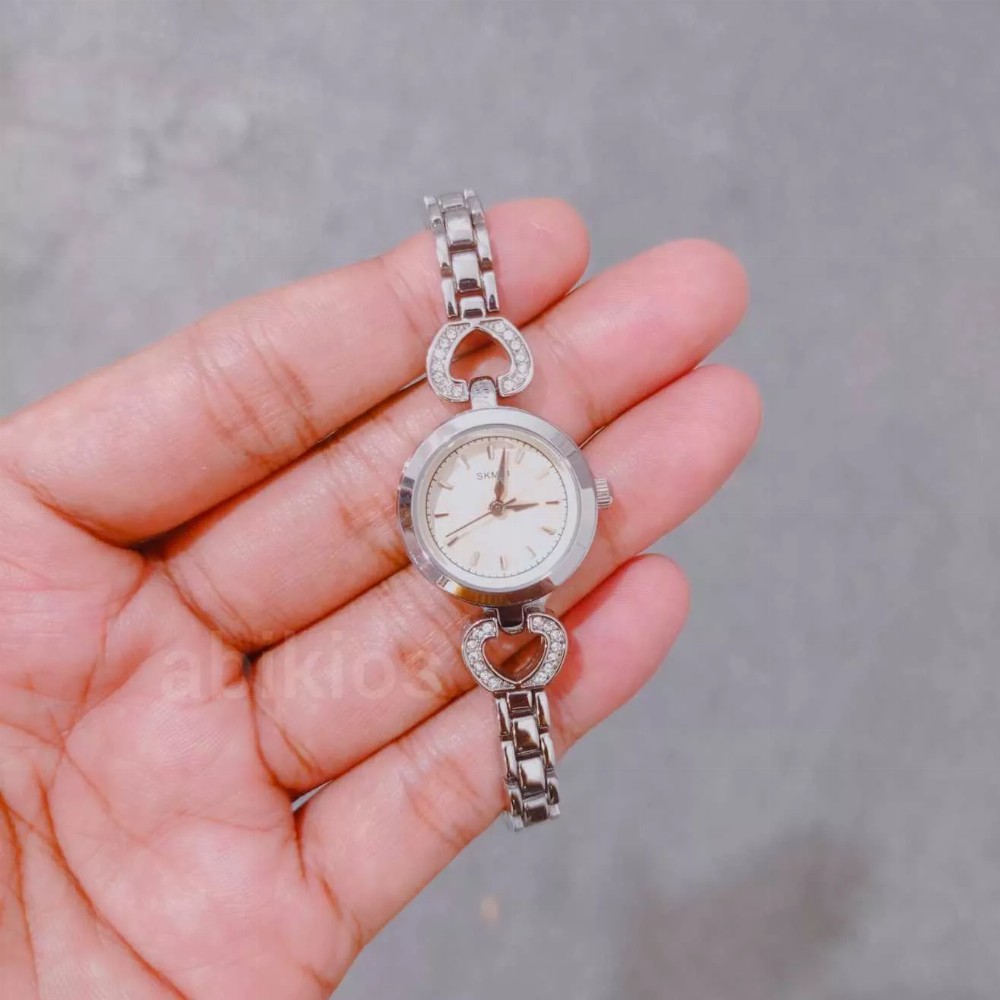 Produk Jam Tangan Analog Wanita Simple Zinc Alloy Silver Style Original