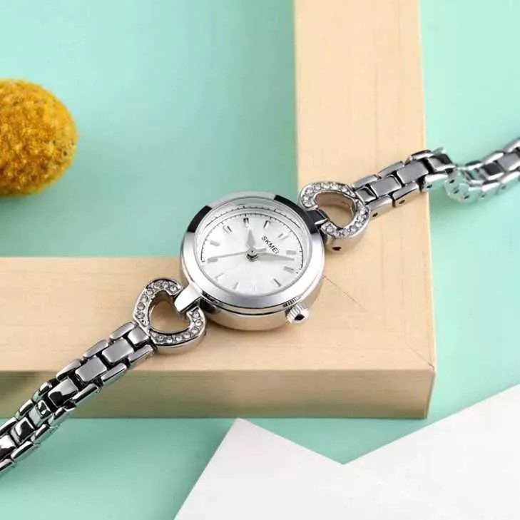 Produk Jam Tangan Analog Wanita Simple Zinc Alloy Silver Style Original