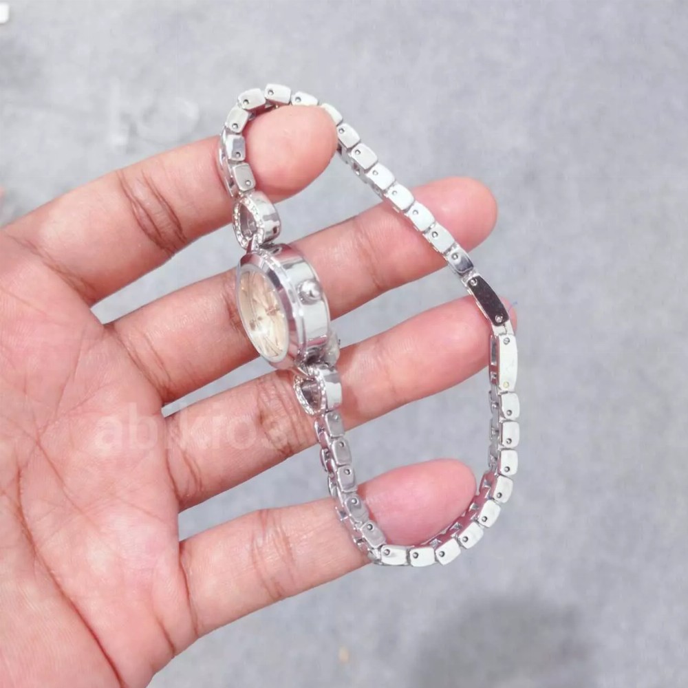 Produk Jam Tangan Analog Wanita Simple Zinc Alloy Silver Style Original