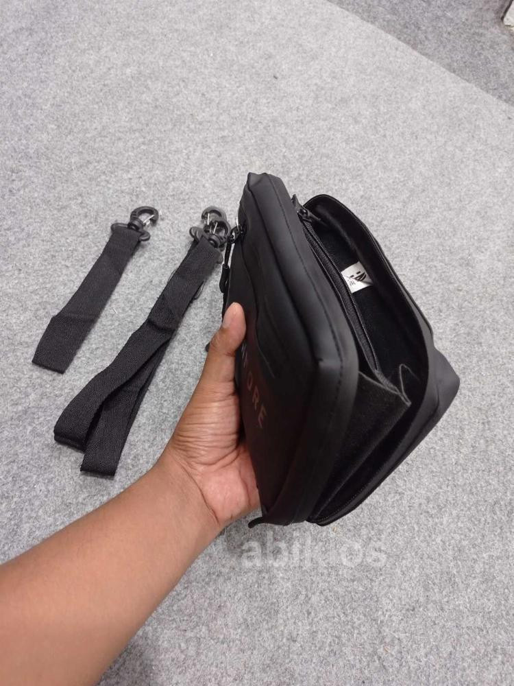 Produk Tas Selempang Clutch Bahan Waterproof Hitam Doff Good Pria Wanita