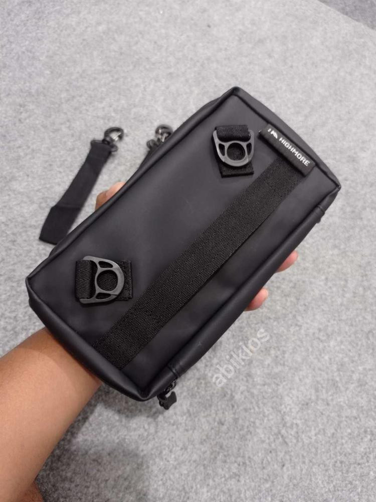 Produk Tas Selempang Clutch Bahan Waterproof Hitam Doff Good Pria Wanita