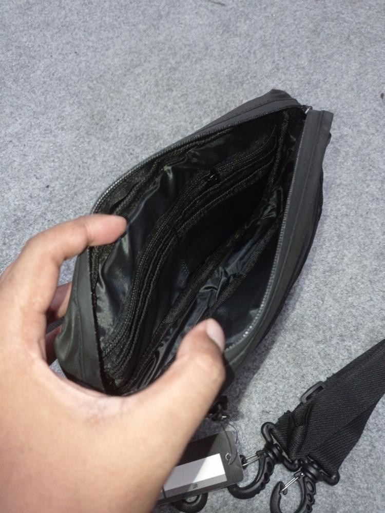 Produk Tas Selempang Handbag Pria Simpel Kain Waterproof Warna Hitam Tas Sepeda