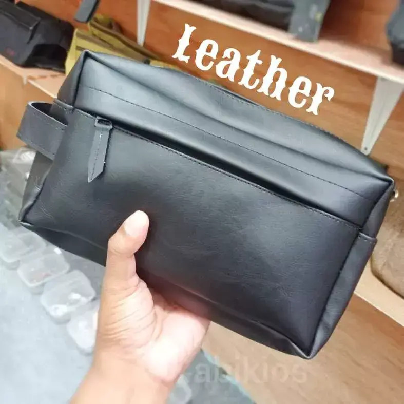 Produk Tas Tangan Bahan Kulit Simple Hitam Pria atau Wanita Casual