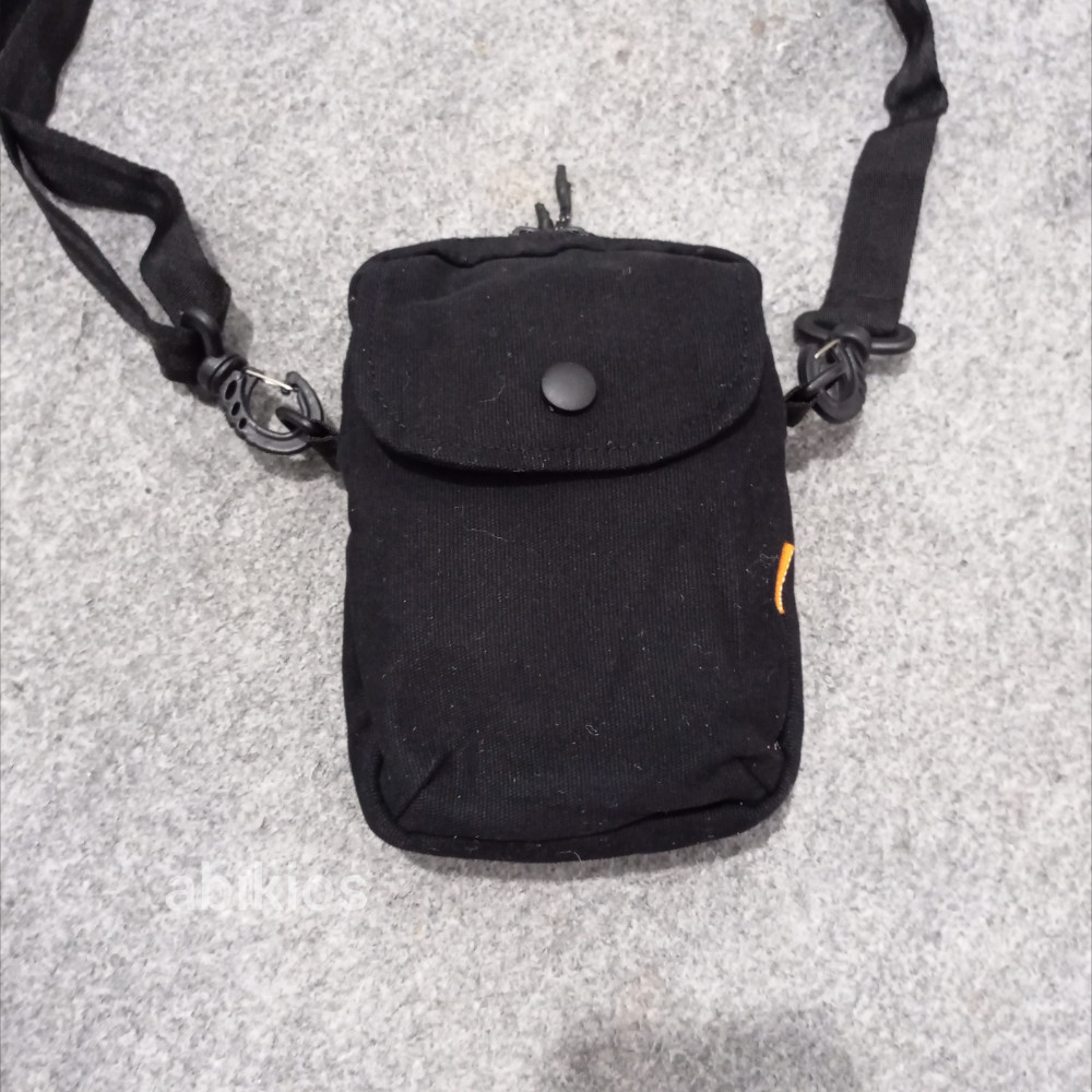 Produk Tas Samping Kanvas Premium Lembut Minimalis Hitam Fashionable