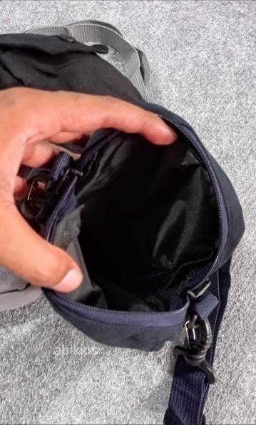 Produk Tas Samping Kanvas Premium Lembut Minimalis Hitam Fashionable