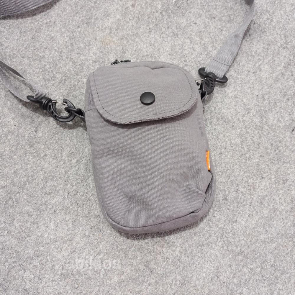 Produk Tas Samping Kanvas Premium Lembut Minimalis Abu Grey Fashionable