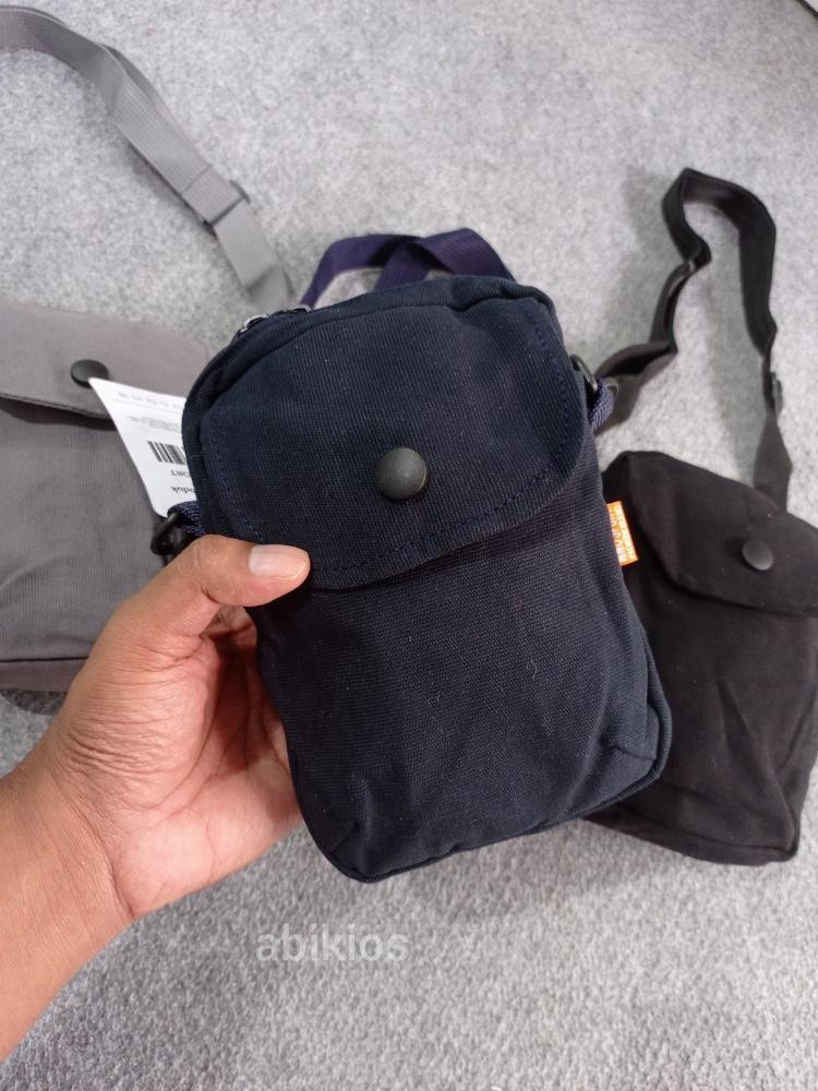 Produk Tas Samping Kanvas Premium Lembut Minimalis Biru Navy Fashionable